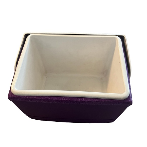 Vintage Little Playmate Igloo cooler. Purple and white. - Picture 4 of 6